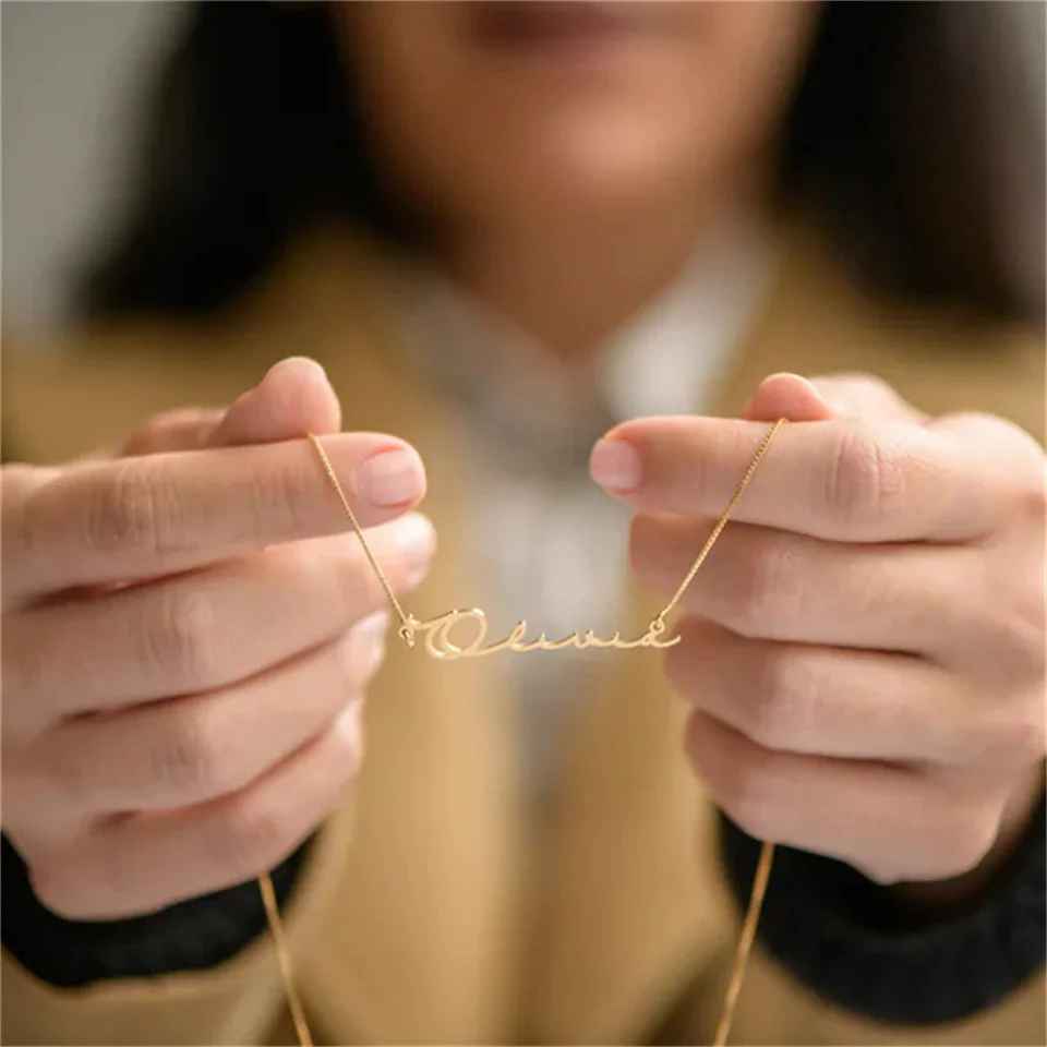 Fiona™ - Handgjord personlig namnhalsband