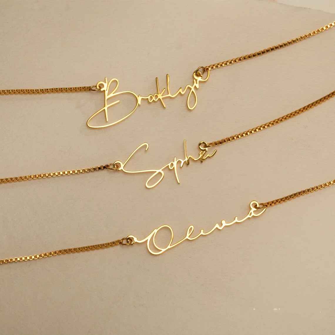 Fiona™ - Handgjord personlig namnhalsband