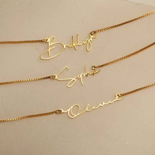 Fiona™ - Handgjord personlig namnhalsband
